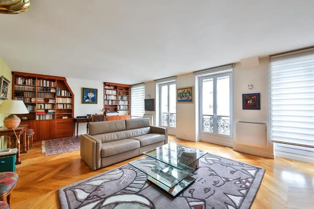 Apartment Standing Montorgueil Paris